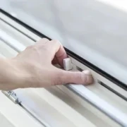 Insektenschutzrollo für Dachfenster VELUX, ROTO; FAKRO, auf Maß